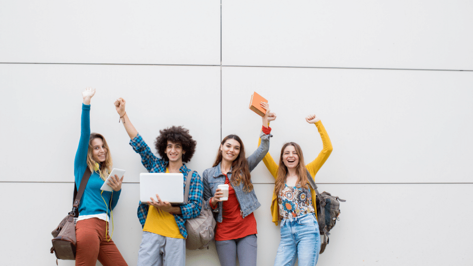 The programs STEM for Girls and Learning Experience in urban agriculture aim to teach middle and high school students about the diverse job opportunities available in urban agriculture; from running a Kiezfarm, to working in a food safety laboratory, and everything in between.